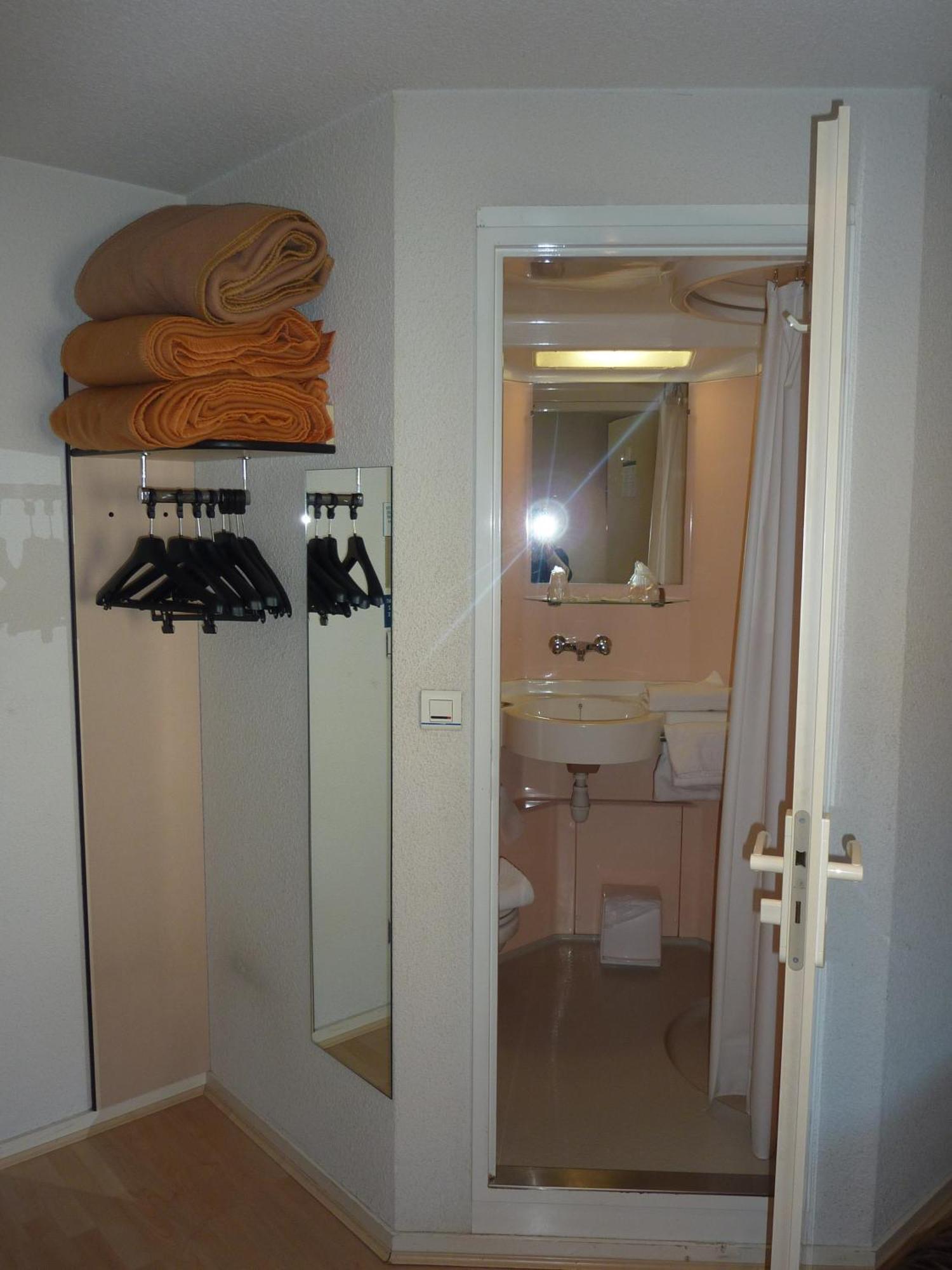 Lac'Hotel France Montreal La Cluse Ruang foto